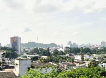 Departamento de 3 habitaciones, Guayaquil · Vendo Departamento Grande Es Lomas de Urdesa, Condominio Seguro, Parqueo Techado, Piscina