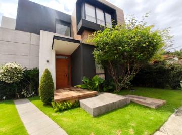 Casa de 5 habitaciones, Guayaquil · Casa en Venta en Ciudad Celeste La Dorada con 5 Habitaciones en Venta en Samborondón