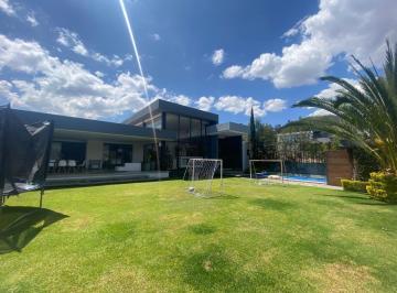 Casa · 534ha · 5 Habitaciones · 10 Estacionamientos · Casa Moderna un Solo Andar con Piscina Urb de Lujo