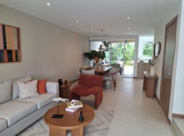 Casa · 150m² · 3 Habitaciones · 2 Estacionamientos · Linda Casa No Adosada 3 Dorm., 3 Baños en Puembo