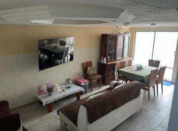 Vendo casa en conjunto sector de Solca · Venta Casa Sector Embajada Americana