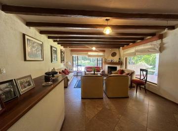Hacienda-Quinta · 383m² · 5 Habitaciones · 6 Estacionamientos · Quinta Exclusiva en Guayllabamba con Frutales y Amplio Terreno