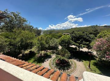 Hacienda-Quinta · 383m² · 5 Habitaciones · 6 Estacionamientos · Quinta Exclusiva en Guayllabamba con Frutales y Amplio Terreno
