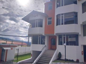 Casa de 3 habitaciones, Quito · Vendo Hermosa Casa de Tres Dorm. Master en Conjunto Privado. Sector Santa Lucia