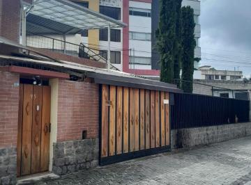 Casa de 2 habitaciones, Quito · Vendo Casa Esquinera 2 Plantas con Terreno, Sector Embajada Americana, Conjunto Farsalia.