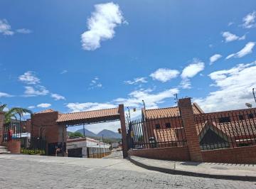 Casa de 3 habitaciones, Quito · Casa en Pomasqui $90.000 | Máster en Planta Baja | Parqueo | Acepto Crédito