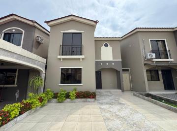 Casa de 3 habitaciones, Guayaquil · Casa con 3 Habitaciones en Venta en Urb. La Romareda, Norte Guayaquil.