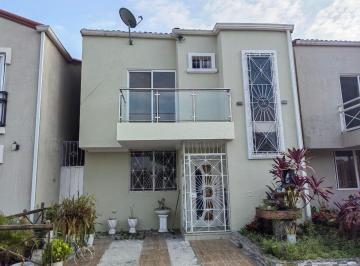Casa de 3 habitaciones, Guayaquil · Casa de Alquiler en La Urbanización La Perla, 3 Dorm., 3 Parqueos.