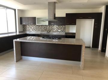 Departamento · 255m² · 2 Habitaciones · 2 Estacionamientos · Vendo Departamento Moderno R en Cumbayá