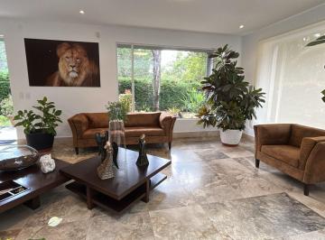 Casa · 1200m² · 3 Habitaciones · 4 Estacionamientos · Casa de Lujo en Venta en Puembo en Arrayanes, Junto Campo de Golf