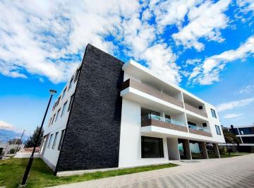 Departamento de 2 habitaciones, Quito · Departamento de 3 Pisos con Patio y 2 Parqueaderos en Tumbaco