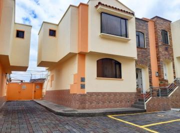 Casa de 3 habitaciones, Quito · Casa a La Venta de Oportunidad Sector San Fernando, Area 150 m 2