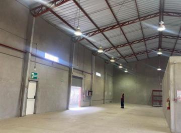 Bodega-Galpón , Quito · Renta Bodega 907 m. Ofici 120 m, Terreno 2670, Andenes. Llano Grande $3.500