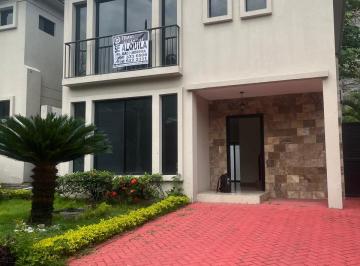 Casa de 2 habitaciones, Guayaquil · Alquilo Casa en Urbanizacion Aura del Bosque