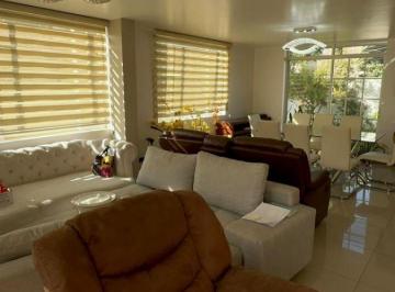 Casa de 4 habitaciones, Quito · Se Vende Casa Clasica Remodelada Tumbaco Dentro Urbanizacion