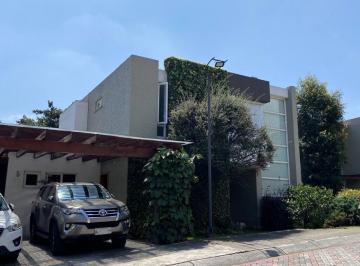 Casa · 430m² · 3 Habitaciones · 2 Estacionamientos · Venta Casa en Cumbayá Sector El Establo 3 Dorm.