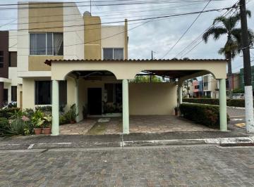 Casa de 4 habitaciones, Guayaquil · Vendo Casa en Urb. Castilla, Km 13 Samborondon