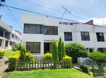 Casa de 3 habitaciones, Quito · Casa de Venta en La Armenia Sector Parque Metropolitano