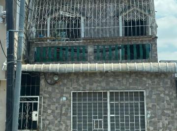 Casa de 4 habitaciones, Guayaquil · Casa de 2 Plantas con Local Comercial - Suburbio Gy - G. Morocho