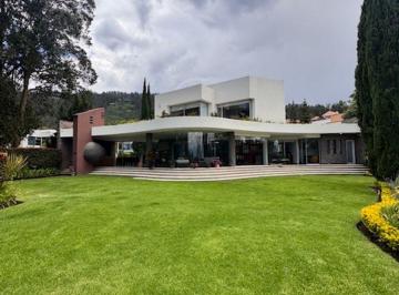 Casa de 4 habitaciones, Quito · Preciosa Casa, con Vista! y Jardin, en Urbanizacion: 4 Dorm.