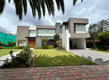 Casa de 4 habitaciones, Quito · Casa de 4 Habitaciones de Renta con Piscina Dentro de Conjunto
