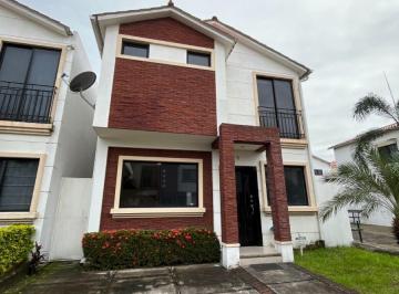 Casa de 3 habitaciones, Daule · Se Vende o Se Alquila Casa Esquinera en Urb. Napoli con Jacuzzi