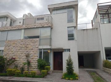 Casa de 3 habitaciones, Quito · Venta Casa en Conjunto | La Armenia | Doble Altura | Hidromasaje | 258 m