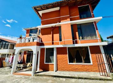 Casa de 12 habitaciones, Quito · Venta Casa Rentera 6 Departamentos en La Armenia