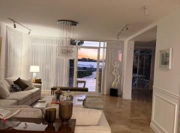 Casa de 5 habitaciones, Guayaquil · Hermosa Casa de 5 Dorm. Remodelada en La Puntilla Vista Al Río