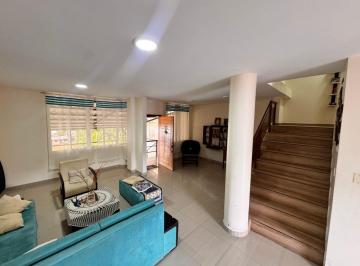 Casa de 3 habitaciones, Tena · Casa en Venta - 270 m de Terreno - 170 m de Constitución Cubierta - con Proyección a Segunda Planta