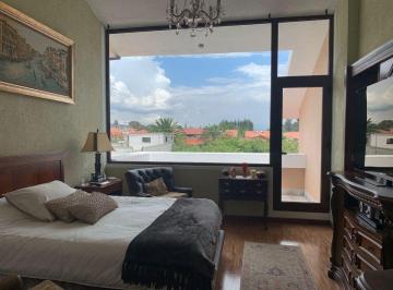 Casa de 5 habitaciones, Quito · Elegante Residencia Esquinera con Amplio Jardín y Estudio Independiente en Urbanización Privada