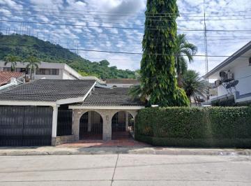Casa de 5 habitaciones, Guayaquil · Se Vende Casa en La Urb. Los Parques Sector Ceibos