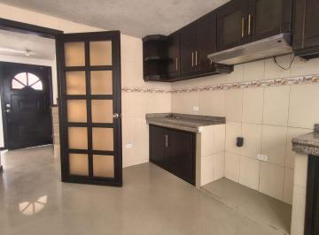 Casa de 4 habitaciones, Ambato · Casa en Venta - Norte de Ambato - Sector Izamba