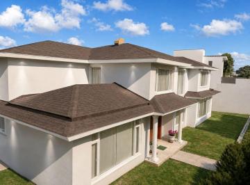 Casa de 6 habitaciones, Quito · Casa de Lujo en Venta en Cumbayá