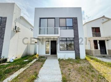 Casa · 130m² · 4 Habitaciones · 2 Estacionamientos · Venta de Casa en La Joya Etapa Moderna