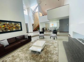 Casa de 3 habitaciones, Quito · Casa de Una Planta con Piscina en Urbanización