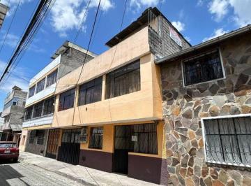 Casa de 8 habitaciones, Quito · En Venta Casa Rentera a 2 Cuadras del Metro