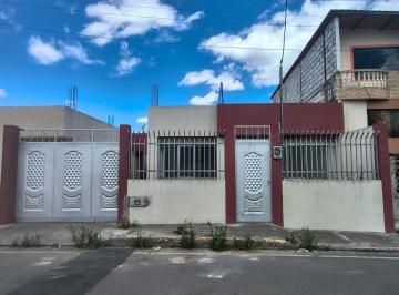 Casa de 3 habitaciones, Ambato · Casa Independiente en Ambato de un Piso.