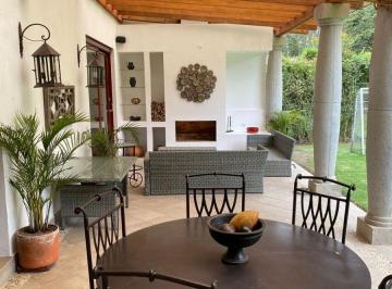 Casa de 4 habitaciones, Quito · Casa en Venta Dentro de Urbanización en Nayon