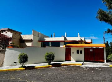 Casa · 453m² · 11 Habitaciones · Casa en Los Chillos