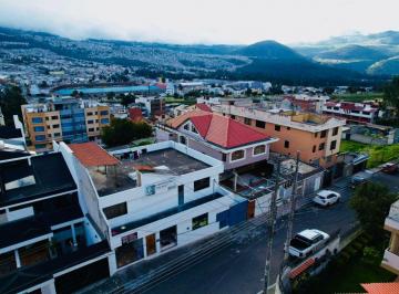 Casa de 9 habitaciones, Quito · Casa Comercial Real Audiencia, Sector Ponceano de 9 Dor. 6 Parq.