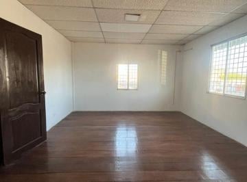Casa de 3 habitaciones, La Libertad · La Libertad, Casa en Alquiler Para Oficina o Vivienda, Barrio Abdón Calderon