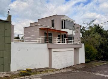 Casa · 223ha · 4 Habitaciones · 2 Estacionamientos · Vendo Casa de 3d. en Santa Lucía 2 Cumbayá