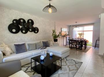 Casa · 120ha · 3 Habitaciones · 2 Estacionamientos · Casa de Venta con Club Privado a Estrenar en Pomasqui (Excelente Precio)