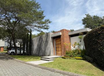Casa de 4 habitaciones, Quito · Casa en Venta en Pillagua | Diseño Funcional y Seguridad en Urbanización Privada