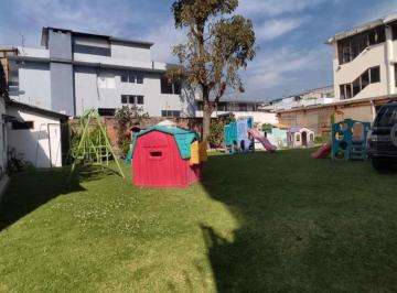 Casa de 9 habitaciones, Quito · Oportunidad! Casa Rentera de Tres Pisos con Gran Patio Para Construcción de Edificio