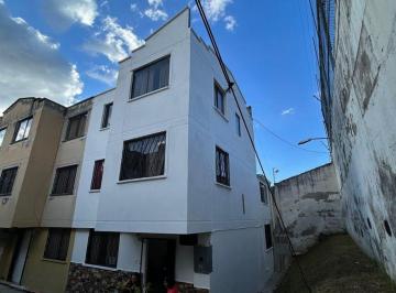 Casa de 3 habitaciones, Quito · Casa de Venta Portales del Recreo - con Seguridad