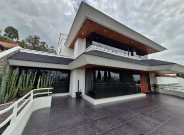 Casa de 4 habitaciones, Quito · Casa con 737 m² Terreno, 4 Recámaras en Venta y Alquiler, Miravalle