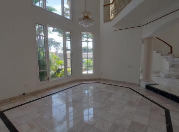 Sala 1 · Alquiler de Villa 4 Dorm., Piscina en La Puntilla