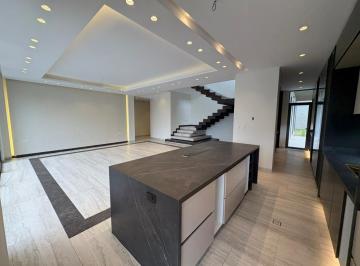 Bodega-Galpón · 320m² · 3 Estacionamientos · Penthouse de Lujo en Cumbaya